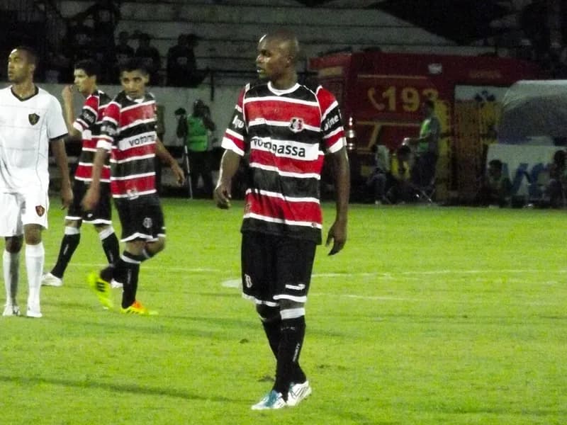 Sandro Manoel fala da necessidade de ganhar um clássico.
