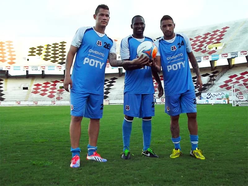 Reforços: Chegaram, treinaram e vão para o Clássico das Emoções.