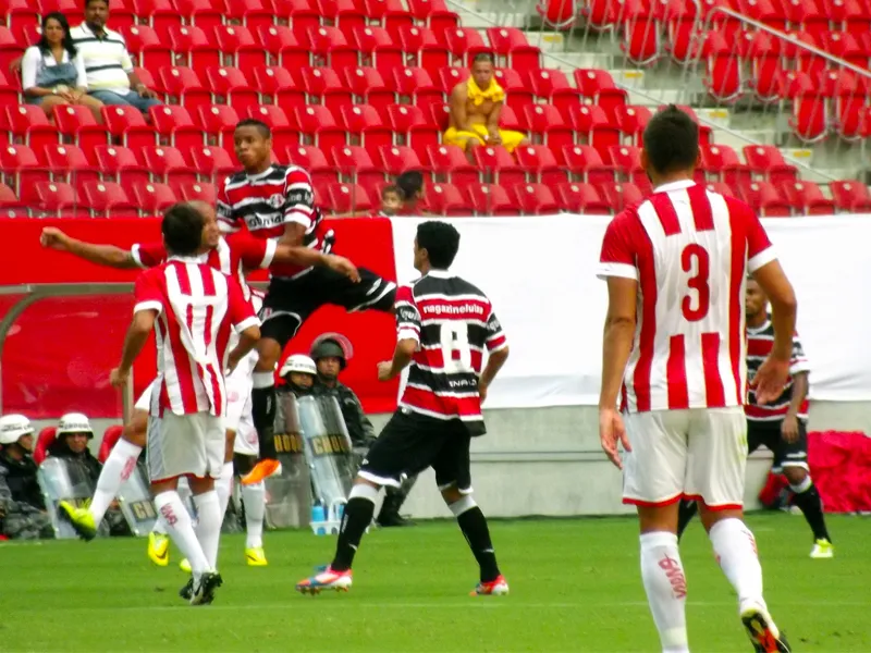 Santa Cruz vence Clássico das Emoções, dentro da Arena PE: 5x3.