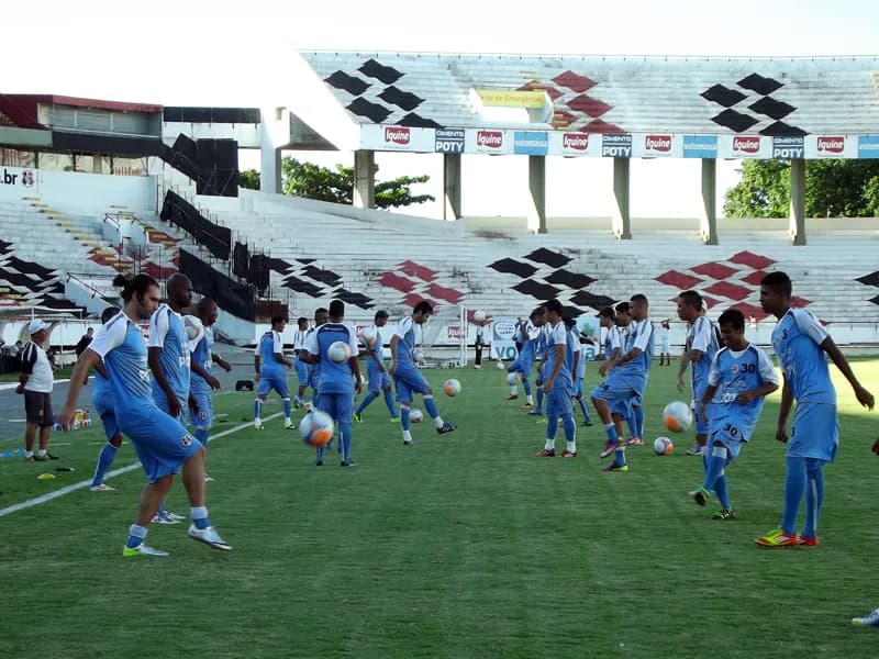 Santa Cruz encerra preparativos para encarar Sport Recife valendo liderança do PE 2014.