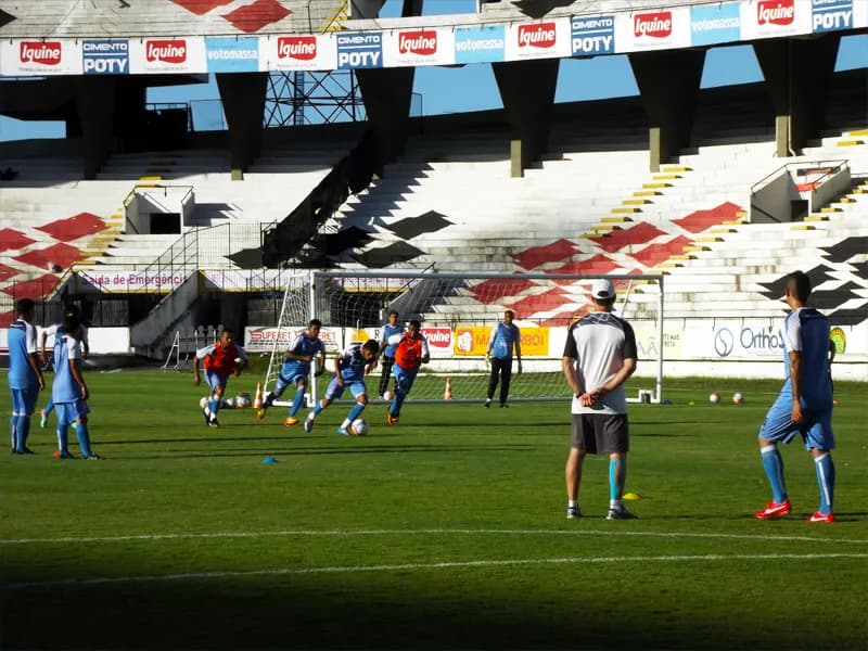 Reapresentação no Arruda: Preparativos para jogo no Lacerdão.