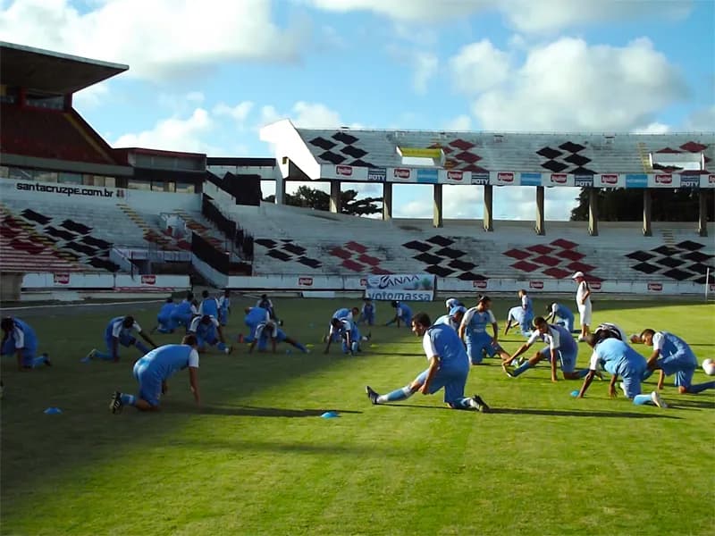 De portões fechados, penúltimo treino da semana, nesta sexta-feira.