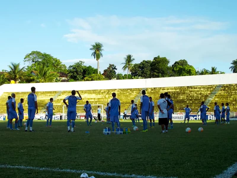 Priorizando foco, Santa Cruz faz treino de portões fechados, em Paulista.