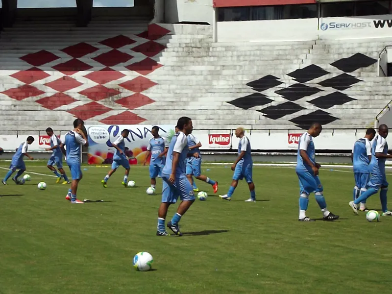 Fim de preparativos para estreia Coral na Série B.