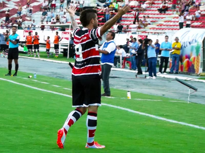 Autor do primeiro gol Coral na Série B, Betinho almeja titularidade.