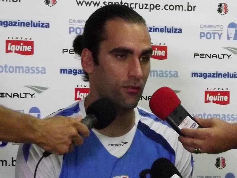 Artilheiro Coral fala em virar a página, ser forte e dar a volta por cima.