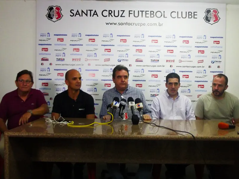Diretoria anuncia contratação de Sérgio Guedes e volta de Sandro Barbosa.