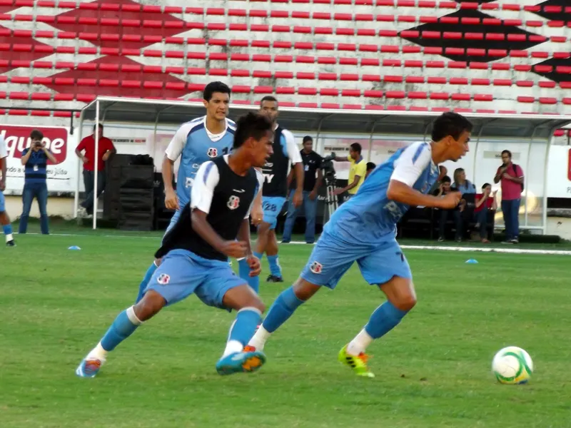 Elenco Coral faz primeiro treino da Era Sérgio Guedes.