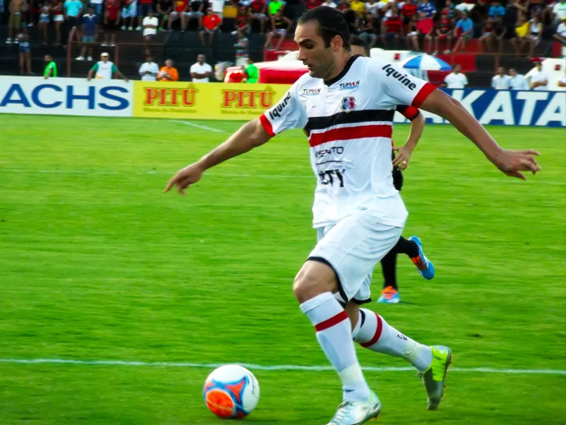 Artilheiro do PE 2014 pronto para estrear na Série B.