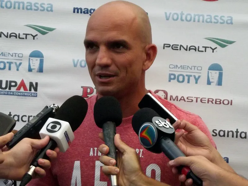 Diretor de Futebol Sandro Barbosa fala em trazer cinco reforços.