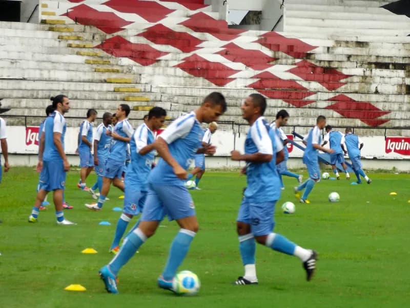 Atletas treinaram de portões fechados no Arruda.