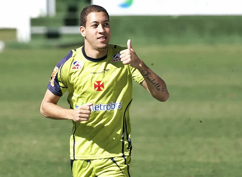 Lateral-esquerdo Julinho é mais um reforço Coral para a Série B.