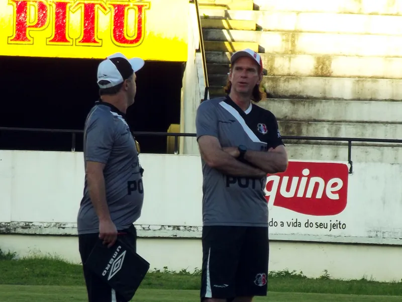Sérgio Guedes acredita em time mais consistente e ofensivo, diante do Paraná/PR.