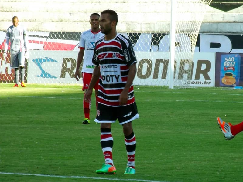 Portões Fechados: Carlos Alberto viverá situação inédita lamentando ausência da torcida.
