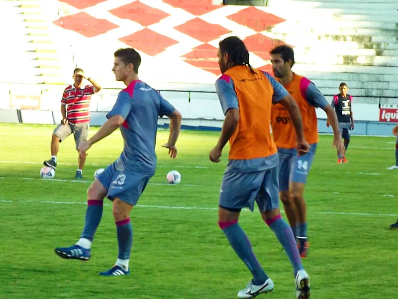 'Fator CK' leva Martelotte a optar por treino alemão.