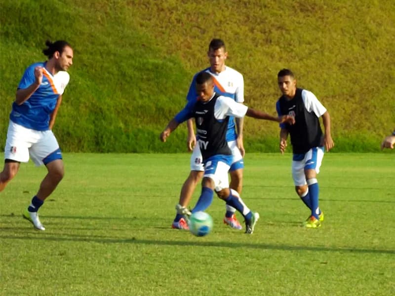 Santa Cruz encerra preparativos para enfrentar o Boa Esporte/MG.
