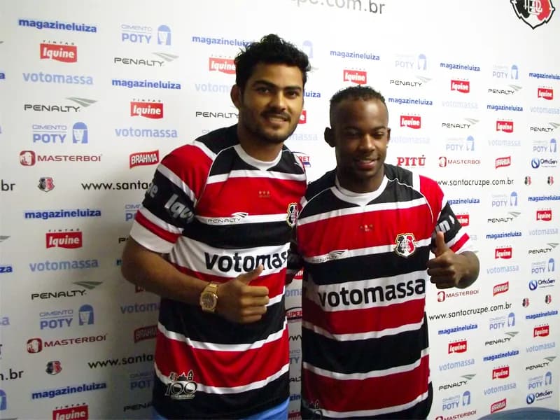 Impressionados com a força da torcida Coral, Tony e Wescley chegam querendo o acesso.