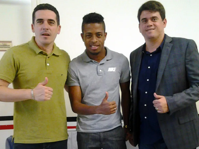 Reforço: Santa Cruz "oficializa namoro" com atacante Keno.