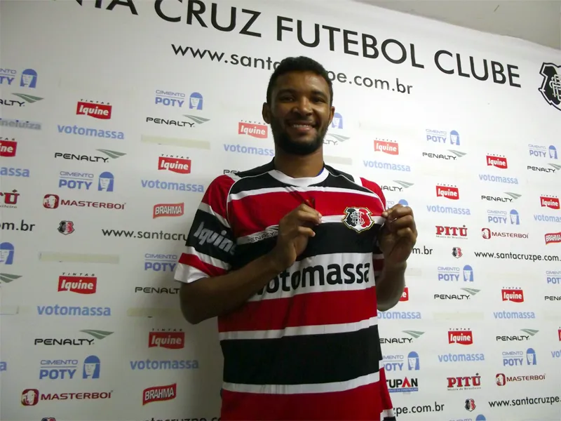 Volante Bileu foi apresentado:"Vou procurar honrar essa camisa com toda minha raça."