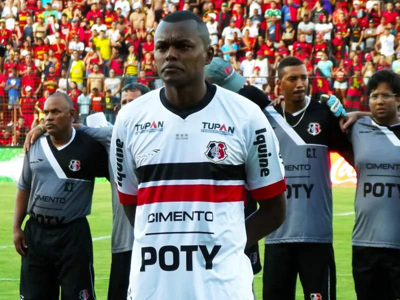 Sandro Manoel se espelha em Yaya Touré e Pirlo para crescer como atleta.