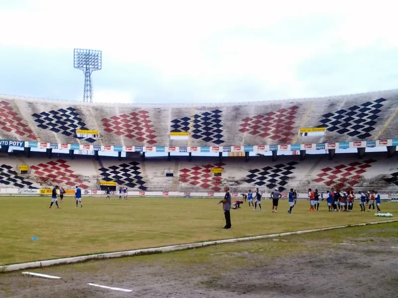 Trabalhos com bola seguem em alta no Arruda.