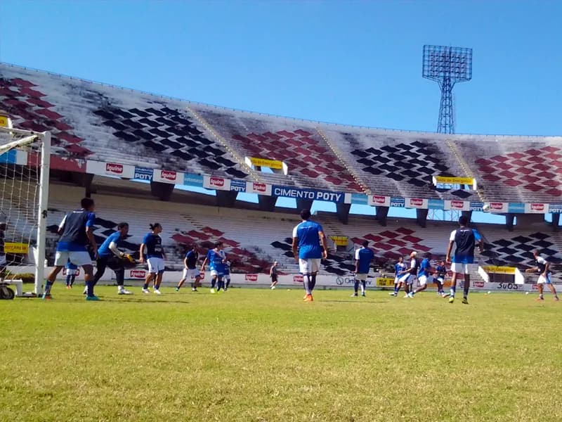 Dois períodos em ritmo de Copa.