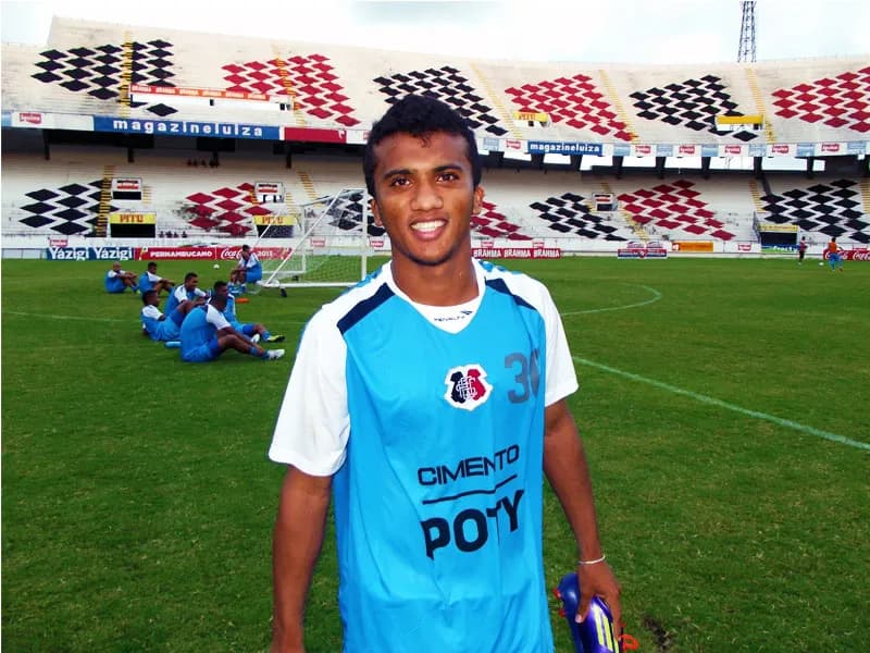 Velocidade e habilidade: Armas de Jefferson Maranhão diante do Ypiranga.