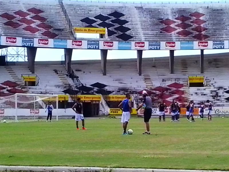Sábado de ajustes no treino do Arruda.