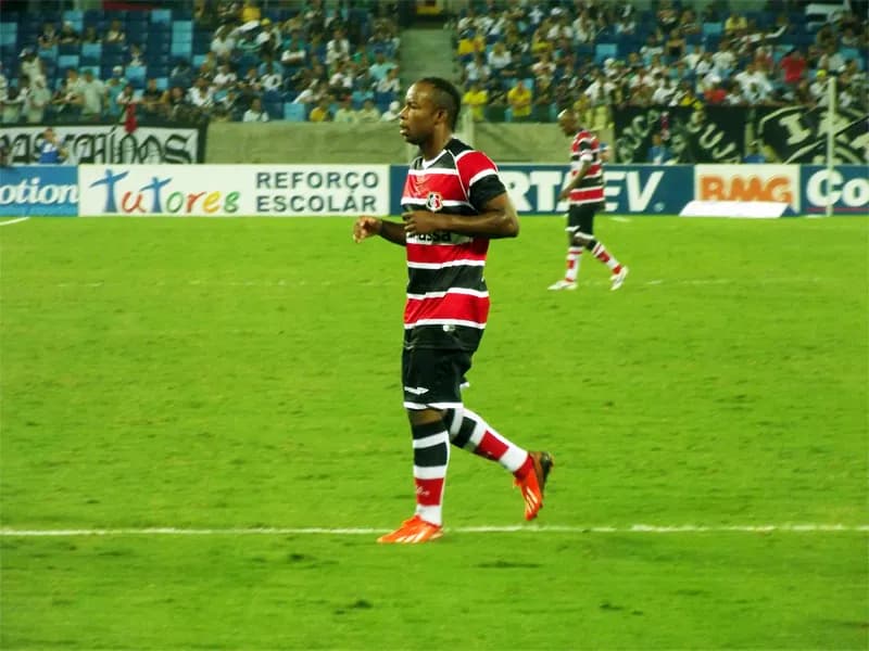 Meia Wescley - após estreia - se diz pronto para eventual titularidade em Goiás.