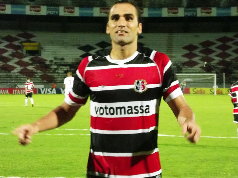 Léo Gamalho volta a marcar e já é artilheiro da Copa do Brasil