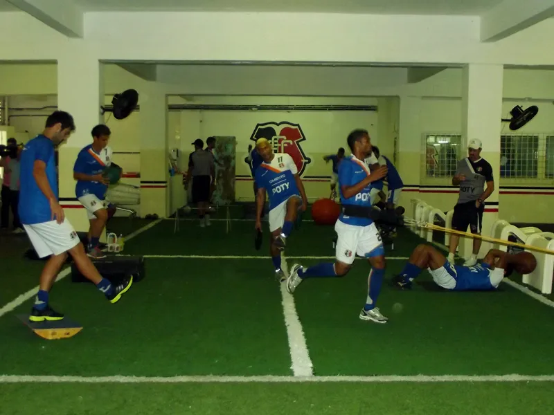 Semana começa com trabalhos físicos no Arruda.