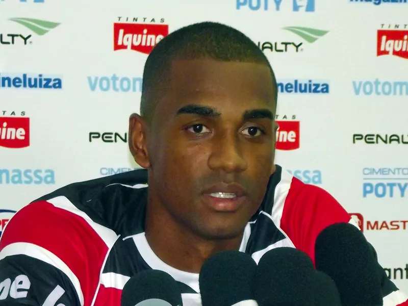 Na iminência de estreia, zagueiro Marllon segue focado.