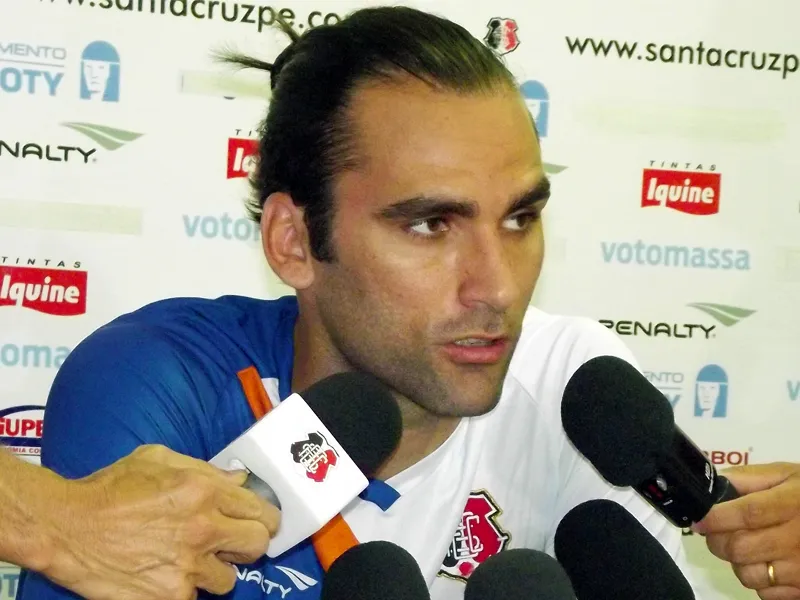 De bem com as redes, Léo Gamalho quer jogar na quarta-feira.