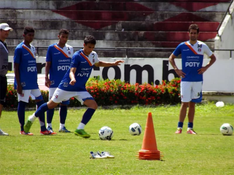 Treino leve encerra preparativos para jogo da Copa do Brasil.