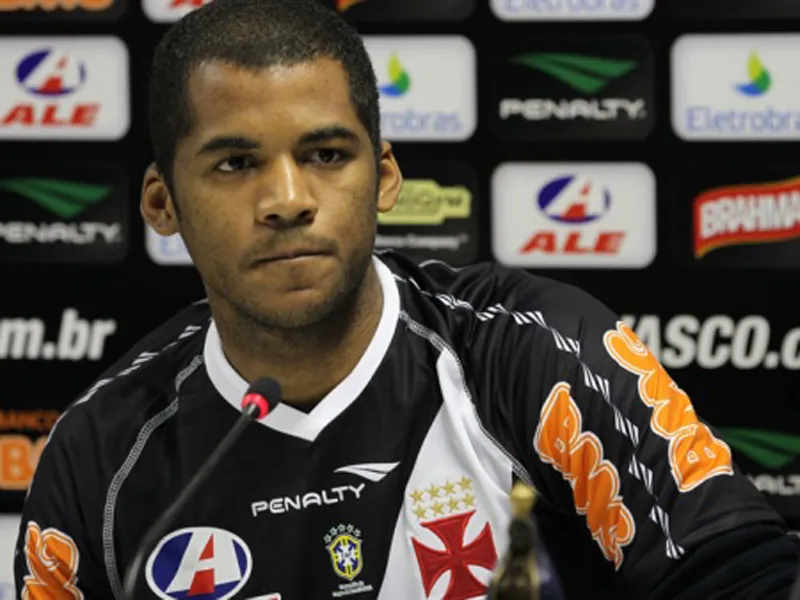 Zagueiro Renato Silva é o novo reforço Coral.