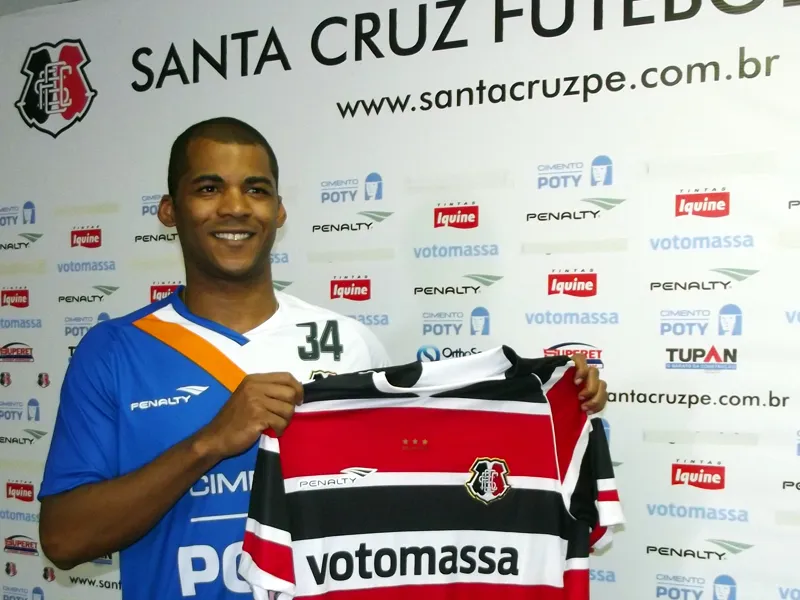 Zagueiro Renato Silva: Oportunidade e desafio de levar o Santa à Série A.