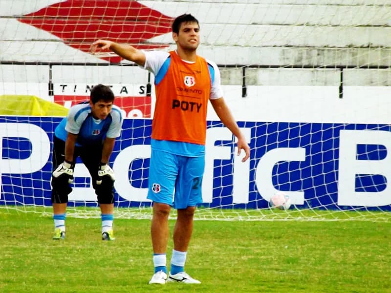 Zagueiro William Alves espera jogo 'das pazes' com a torcida.