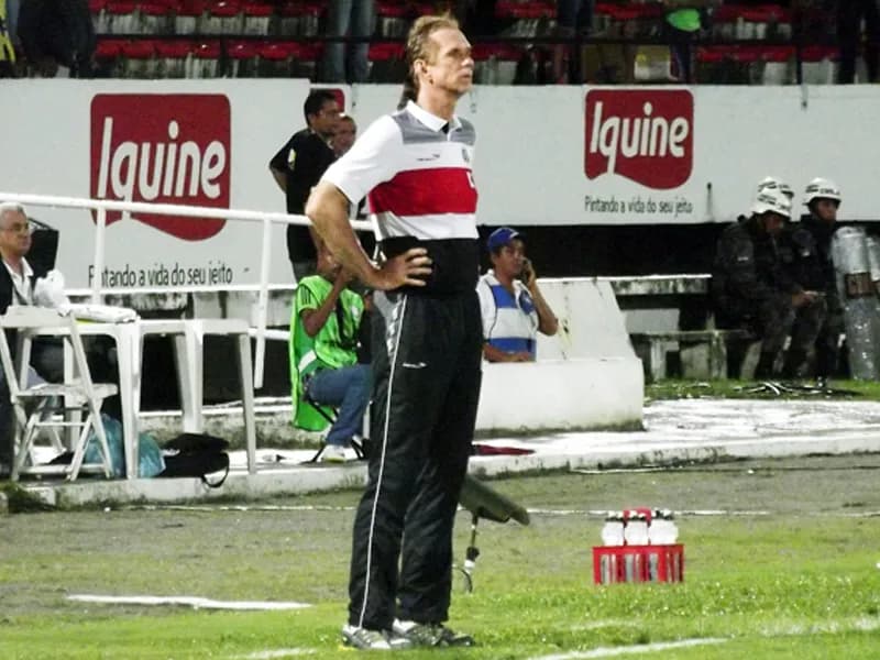 Técnico Coral ressalta luta do time e lamenta saída da Copa do Brasil.