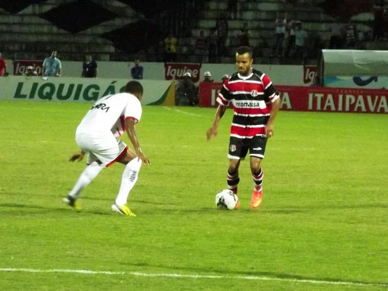 Carlos Alberto não acredita que desclassificação afete rendimento na Série B.
