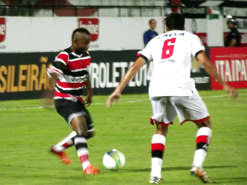 Wescley, depois do 4º gol com a camisa Coral: "Agradeço a Deus e meus companheiros."