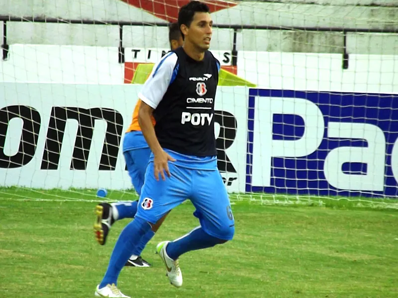 Marquinho fala em 'enterrar defunto' da eliminação na Copa do Nordeste.