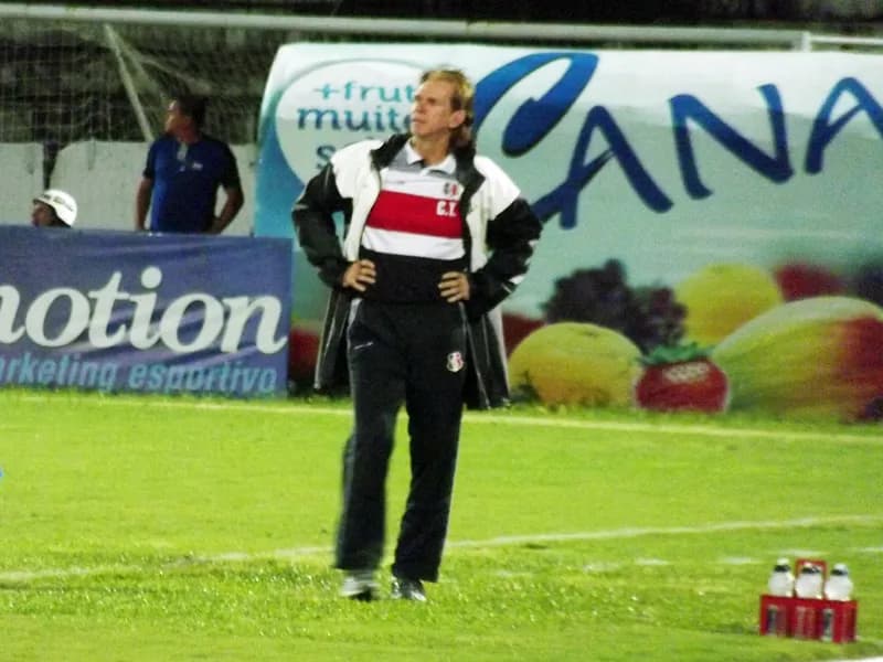 "Foi a vitória da persistência", disse Sérgio Guedes, após o 1a0.