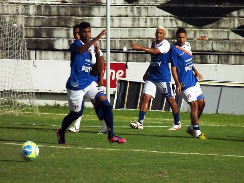 Reapresentação com lhos olhos no Paraná e Luverdense.