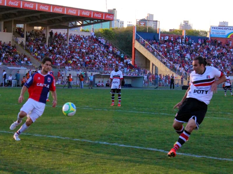 Depois de sofrer virada, Santa Cruz tenta, mas empate ¨Para na¨ arbitragem.
