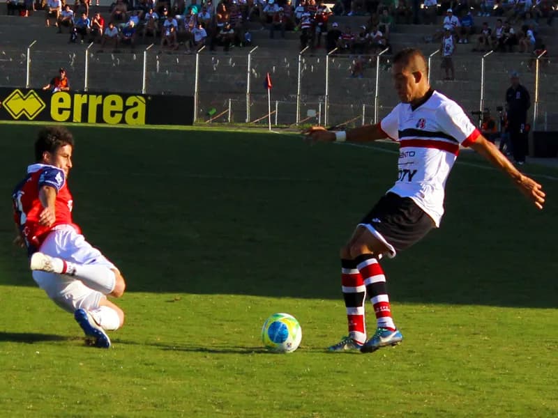 Julinho reconhece falhas e alerta para aproveitar melhor as chances.