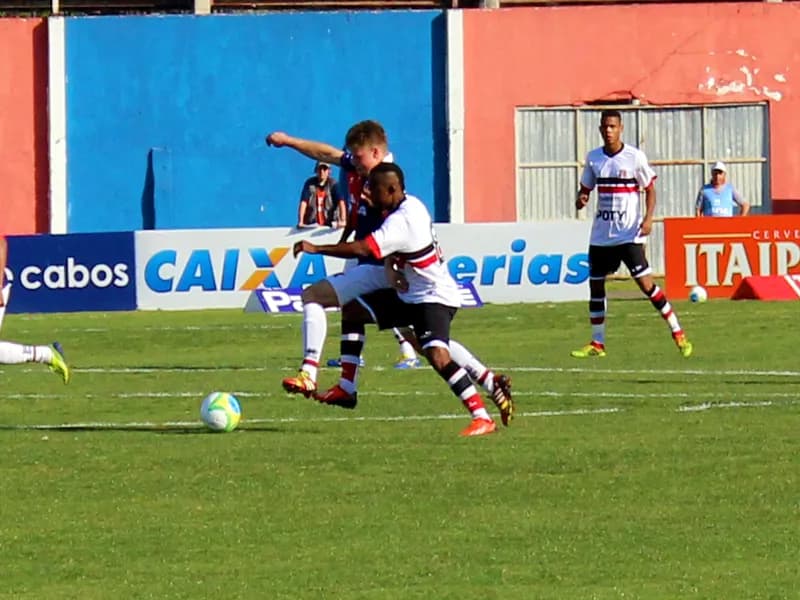 Artilheiro Coral na Série B aguarda efeito suspensivo para jogar hoje.