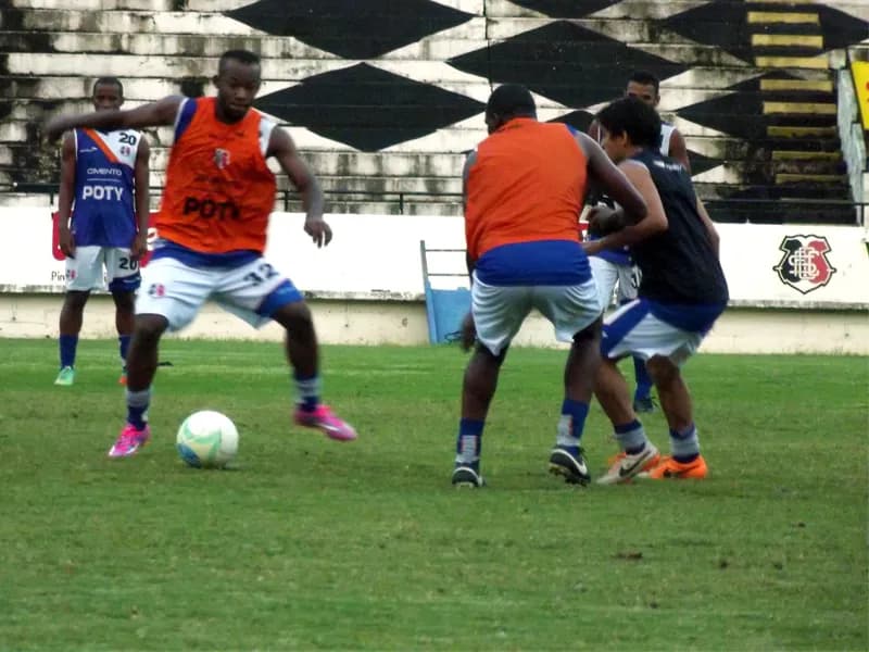 Atletas voltam ao trabalho para duas partidas no Arruda.