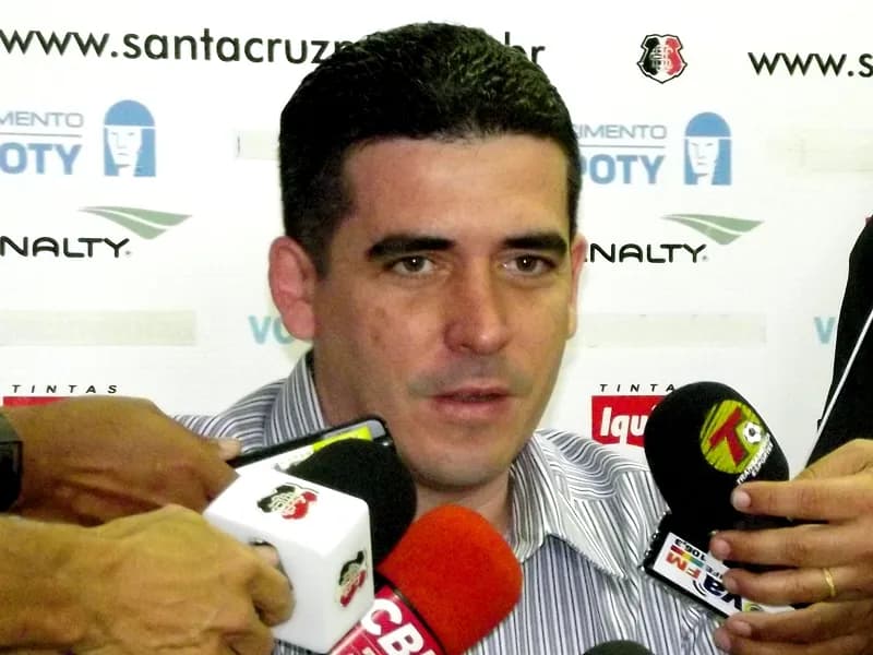 Diretor de Futebol fala sobre saída de Sérgio Guedes e perfil do novo treinador.