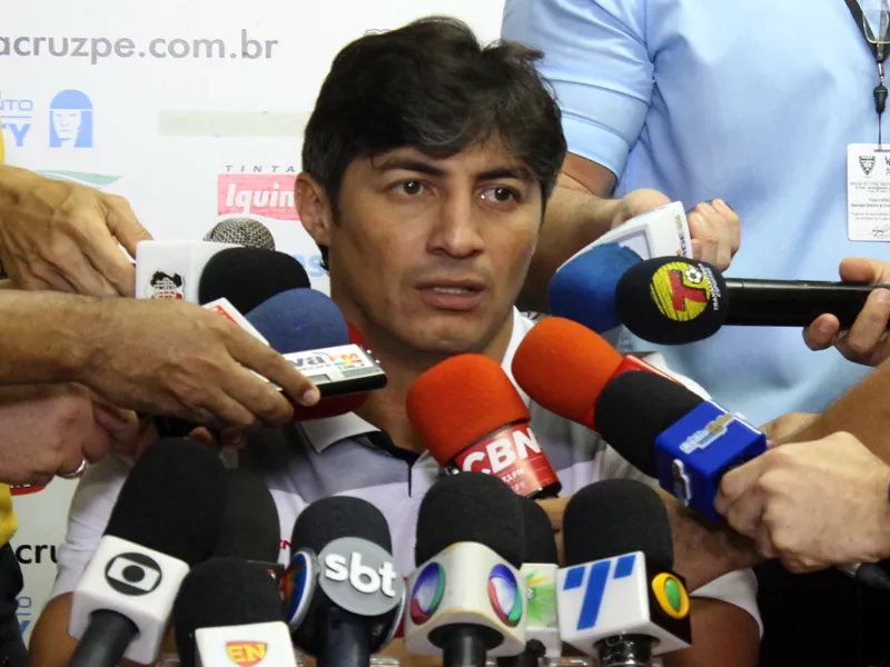 Apesar do empate, Adriano Teixeira ainda acredita na briga pelo acesso.