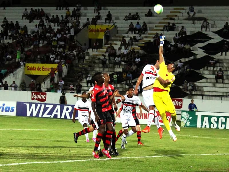 Santa Cruz vence bem Oeste na estreia de Canindé: 3x0.
